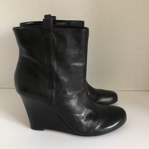 Vince Camuto Wedge Bottie - Picture 5 of 13
